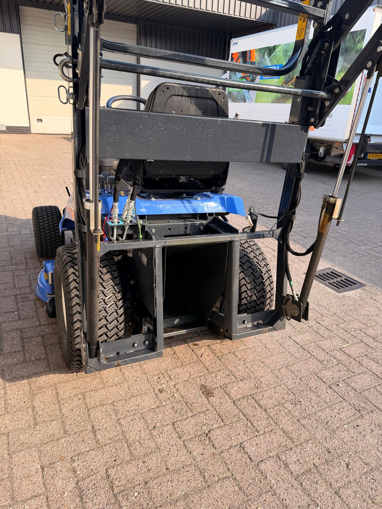 Iseki SXG 326 hooglosser in nieuwstaat