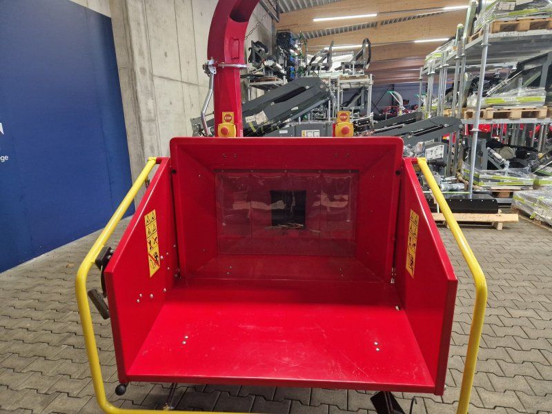 TP 200 PTO UNIMOG Holzhacker /Holzhäcksler für UNIMOG-Vorführgerät-