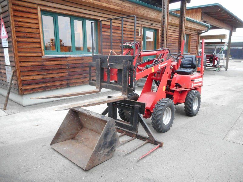 Weidemann 1013 mit 3 Anbaugeräte