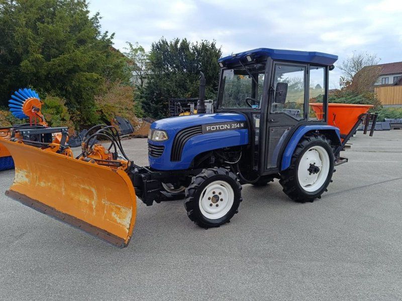 Lovol Foton 254 N Winterdiensttraktor mit Vollkabine,