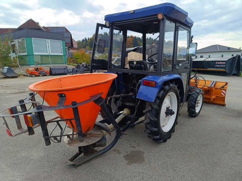 Lovol Foton 254 N Winterdiensttraktor mit Vollkabine,