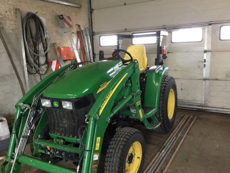 John Deere 3320 MY11