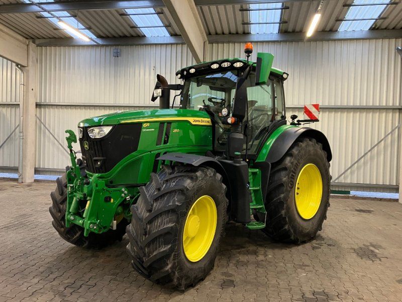 John Deere 6R 250
