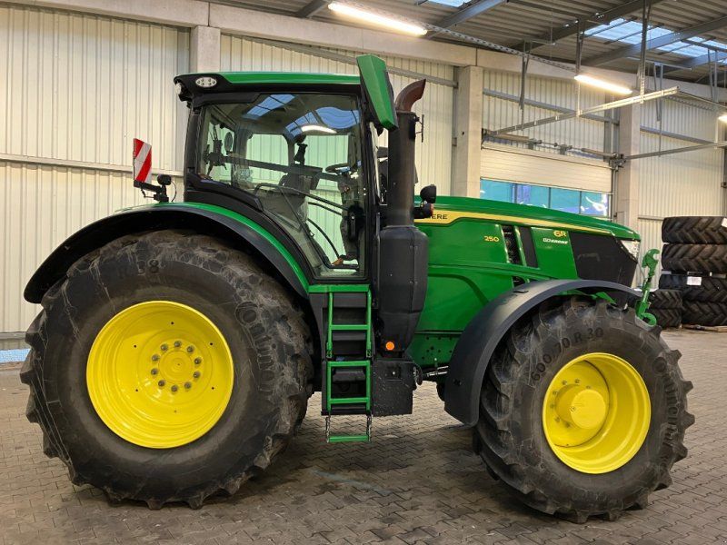 John Deere 6R 250