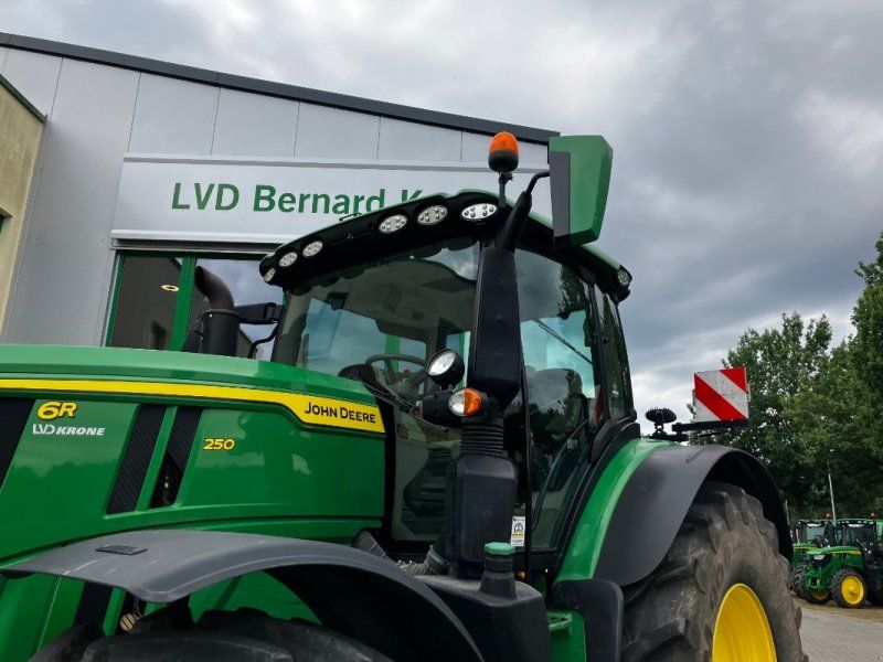 John Deere 6R 250