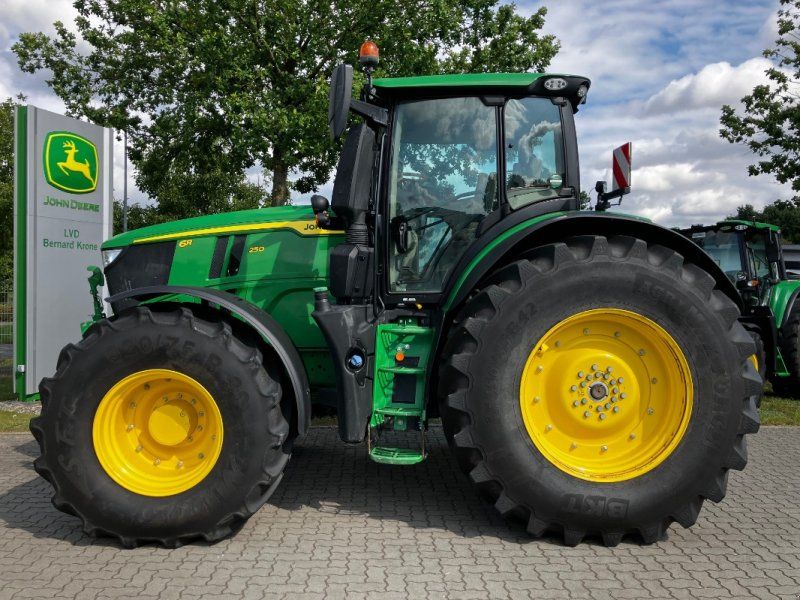 John Deere 6R 250