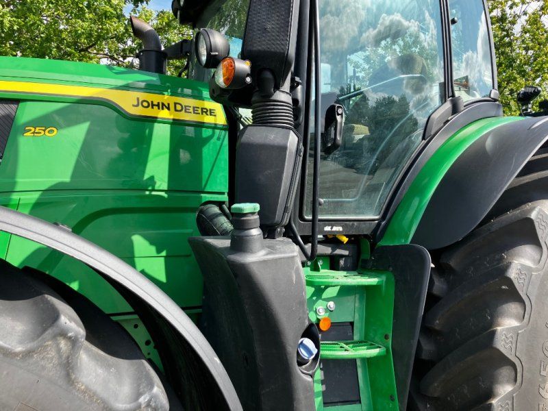John Deere 6R 250