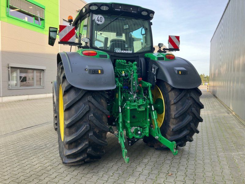 John Deere 6R 215