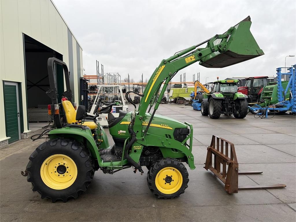 John Deere 3720 3 Speed e-Hydro & frontloader