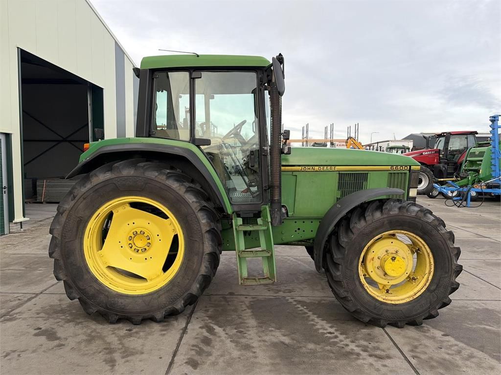 John Deere 6600