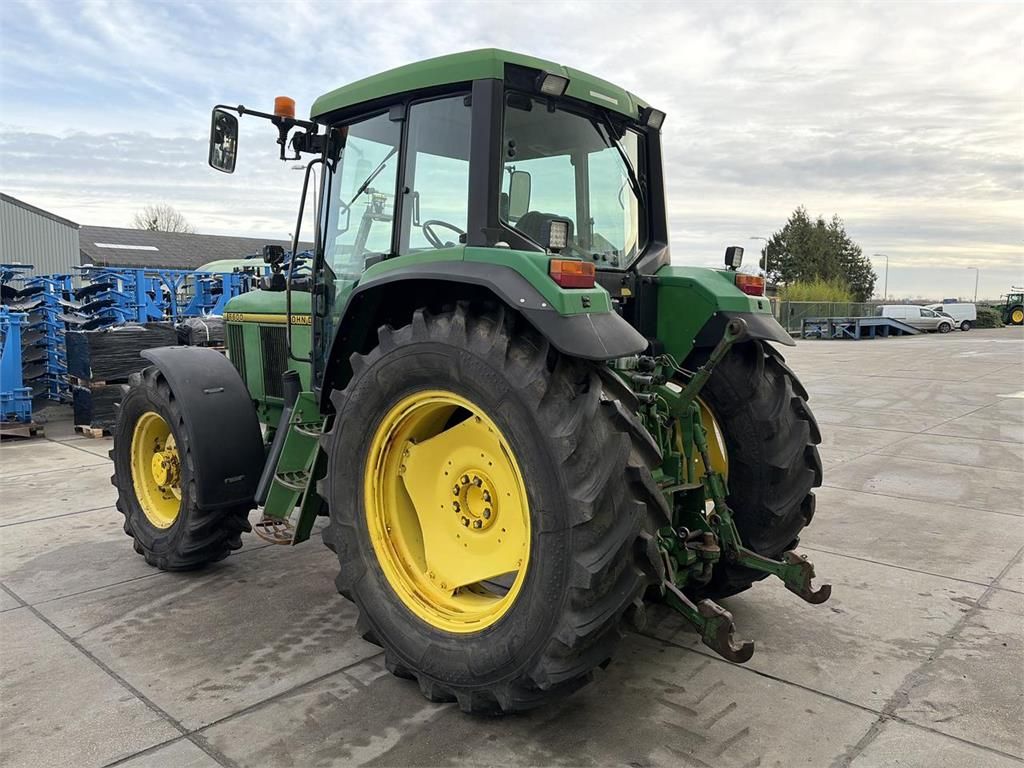 John Deere 6600