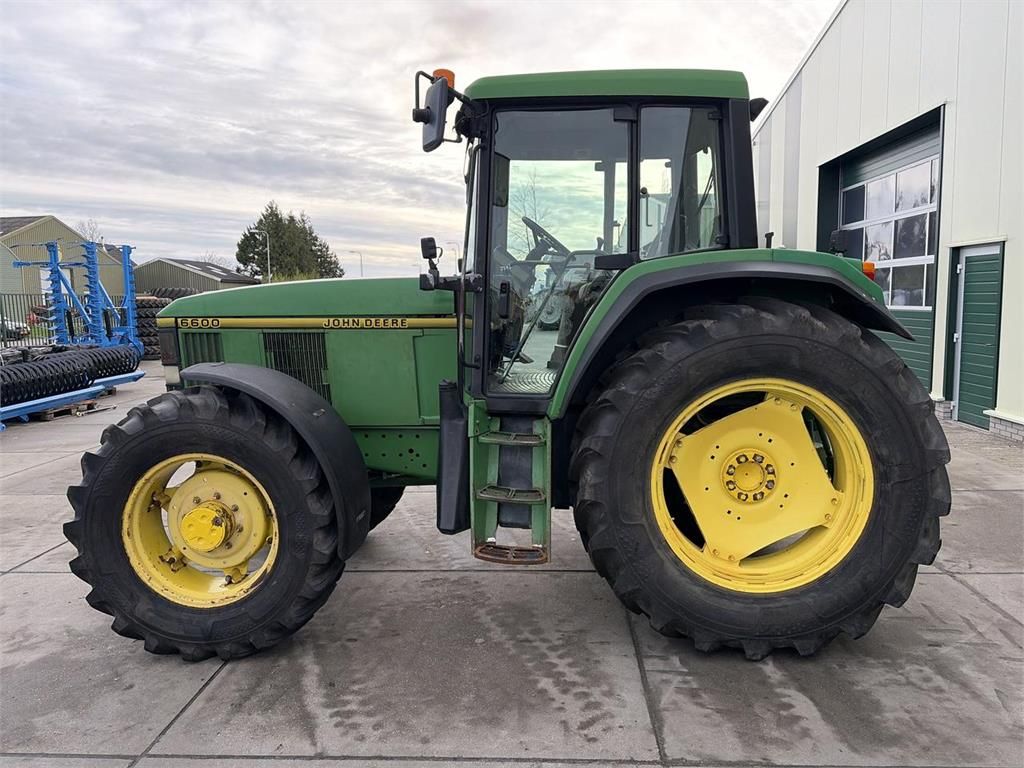 John Deere 6600