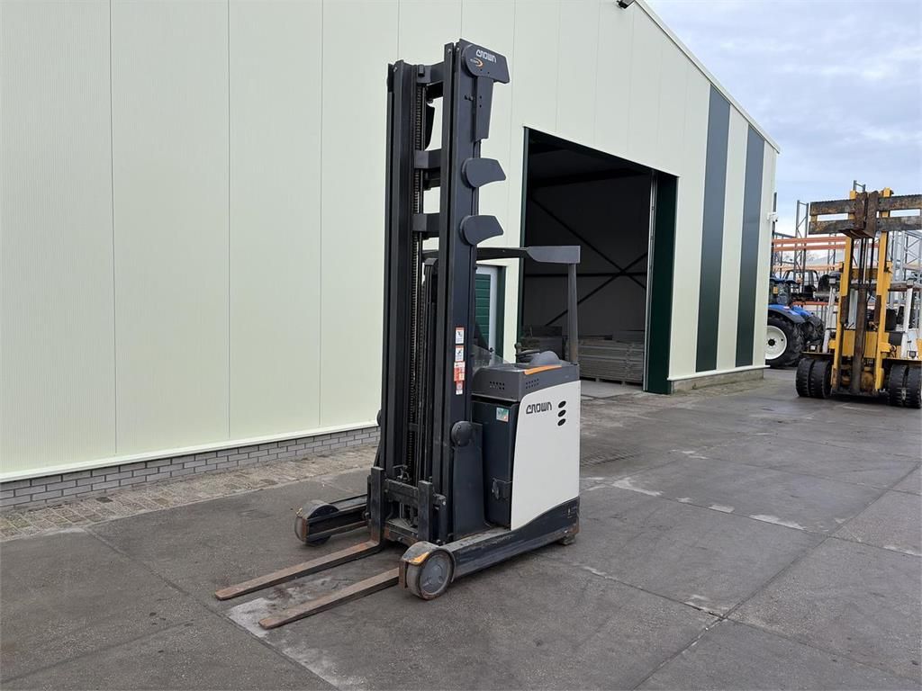 Crown Heftruck ESR 5240-14 Reachtruck