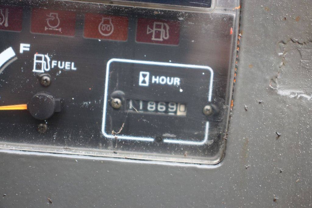 Hitachi HX99B Diesel-Teleskoparbeitsbühne, 11,7 m