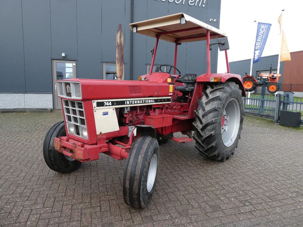 International 744 2wd / 8371 Draaiuren / Margetrekker
