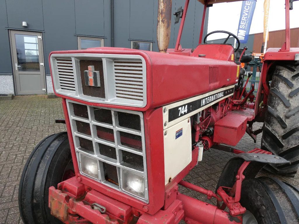 International 744 2wd / 8371 Draaiuren / Margetrekker
