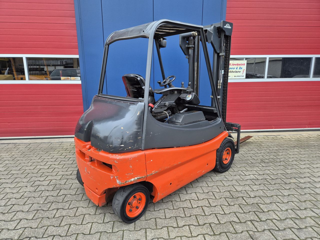 LINDE E25 HEFTRUCK HEFVERMOGEN 2500KG SIDESHIFT