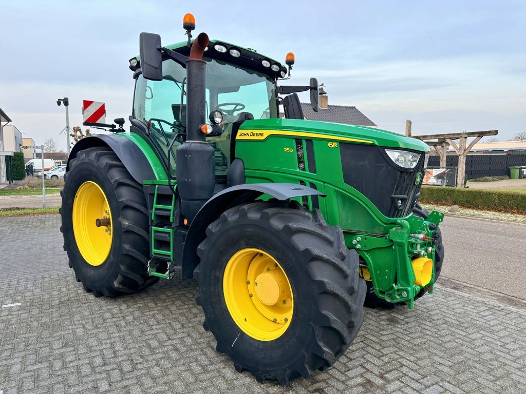 John Deere 6R250 AutoPowr