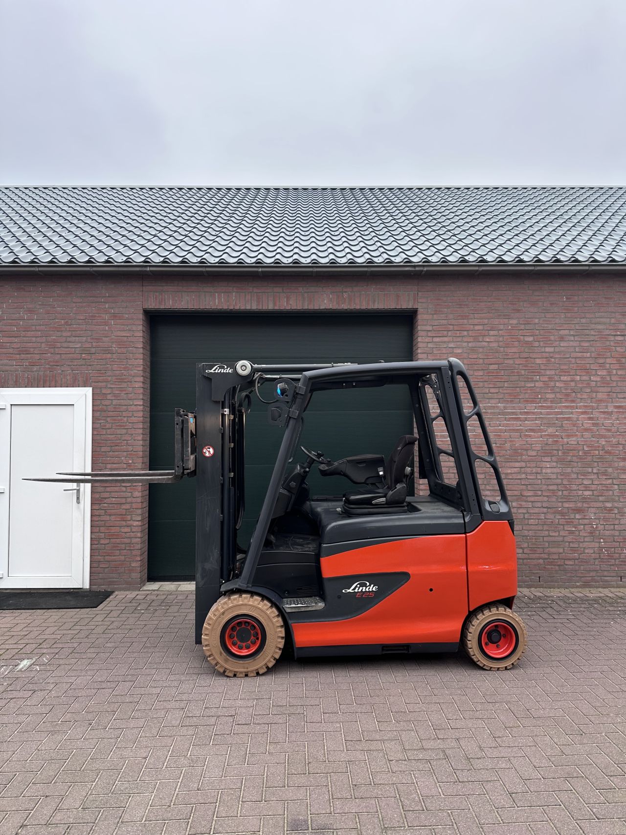 Linde E25 Triplo sideshift elektrische heftruck