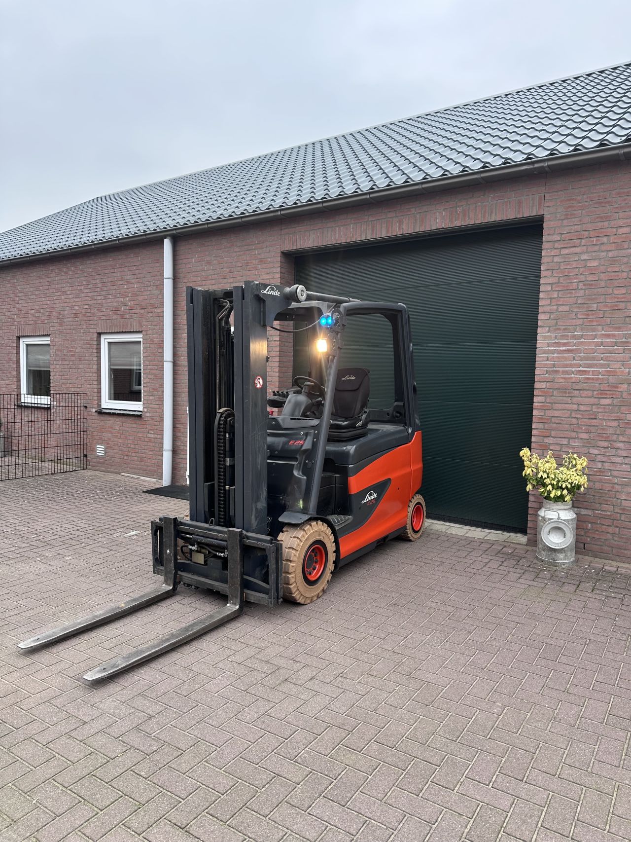Linde E25 Triplo sideshift elektrische heftruck