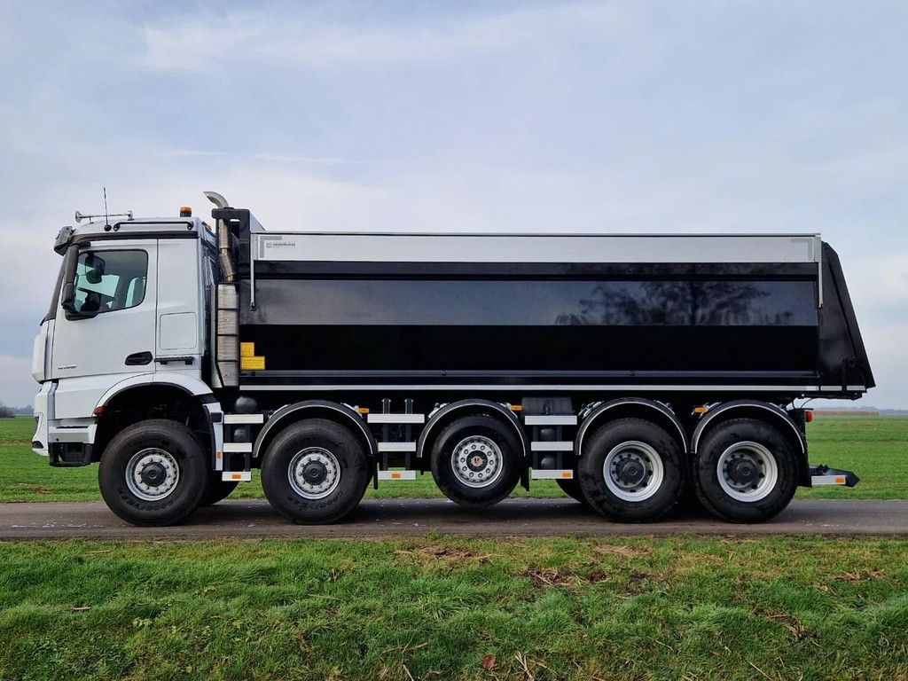 Mercedes-Benz Arocs 5048 10x8 50-ton midlift met Hyva kipper