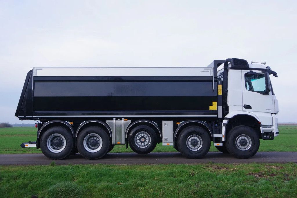 Mercedes-Benz Arocs 5048 10x8 50-ton midlift met Hyva kipper