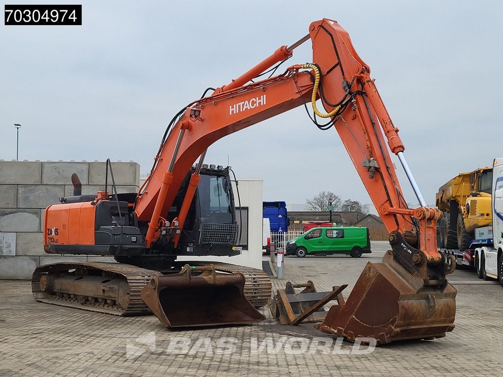 Hitachi ZX210LC-5B ZX210 LC-5B 2 Buckets + Forks