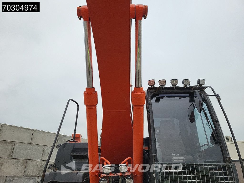 Hitachi ZX210LC-5B ZX210 LC-5B 2 Buckets + Forks