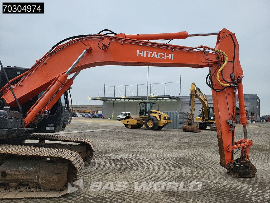 Hitachi ZX210LC-5B ZX210 LC-5B 2 Buckets + Forks