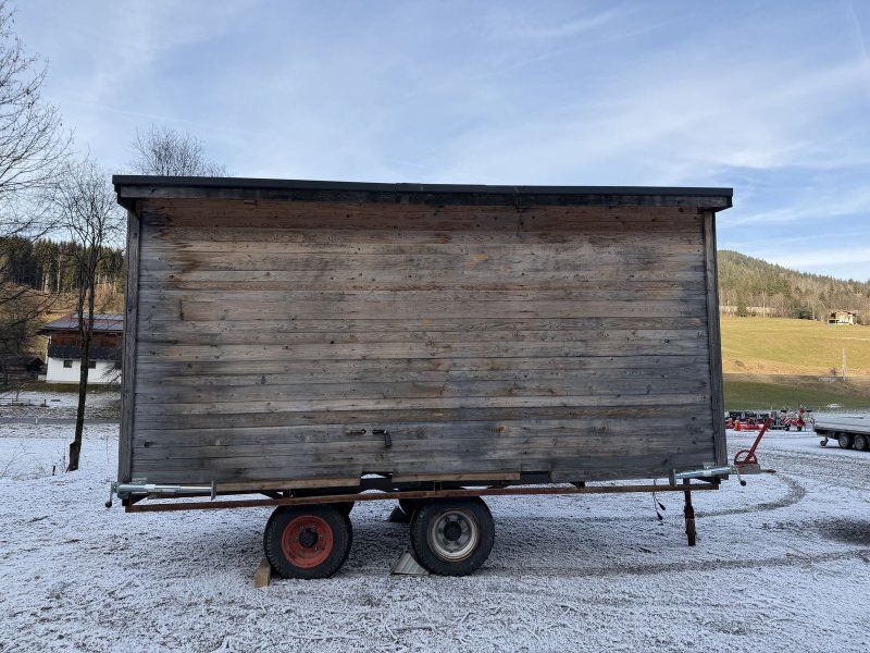 Party mit Eckbank u. Heizung