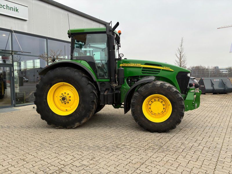 John Deere 7720