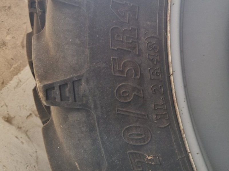 BKT 270/95R32+270/95R48