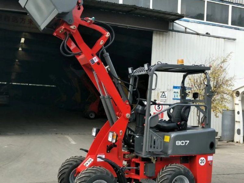 Schieder 807E – Elektro-Hoflader 72 V mit 800 kg Hubkraft