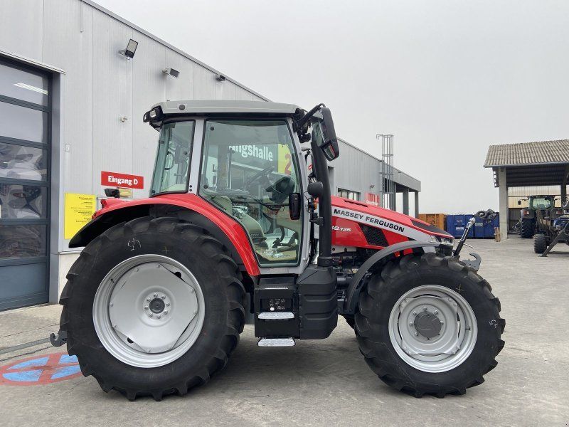 Massey Ferguson 5S.135
