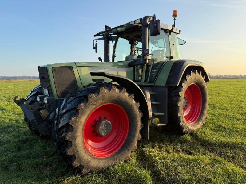 Fendt Favorit 824