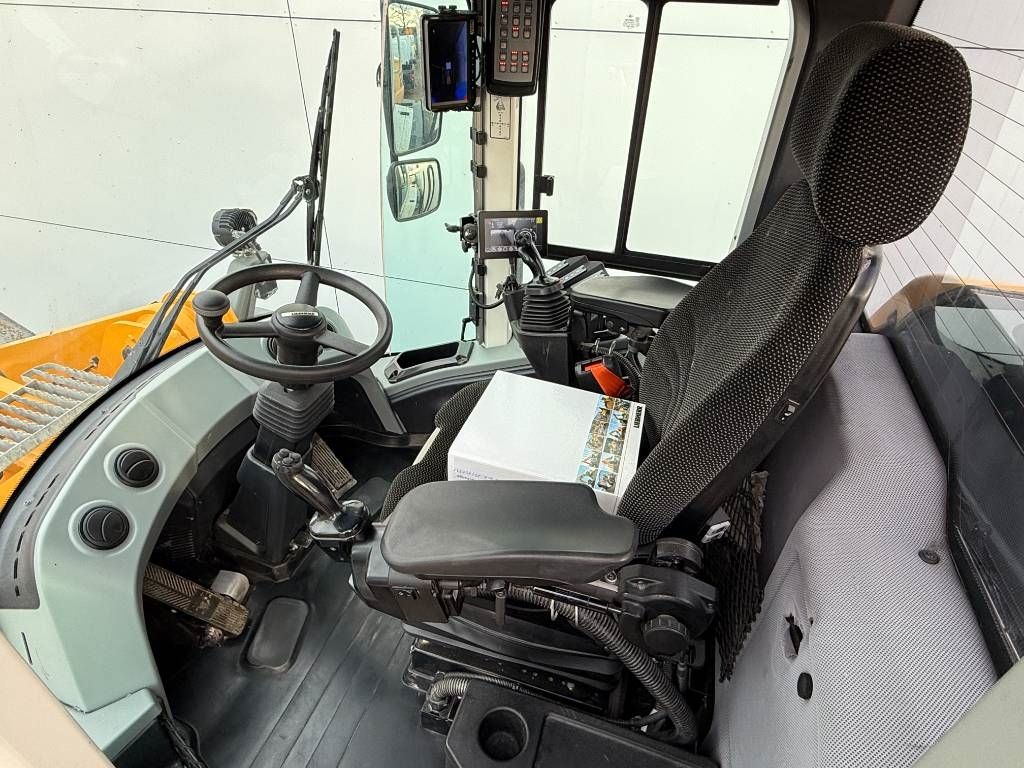 Liebherr L566 - CDC Steering / German Machine