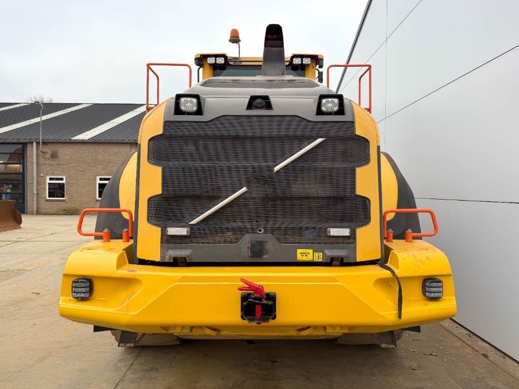 Volvo L150H - Weight System / Backup Camera