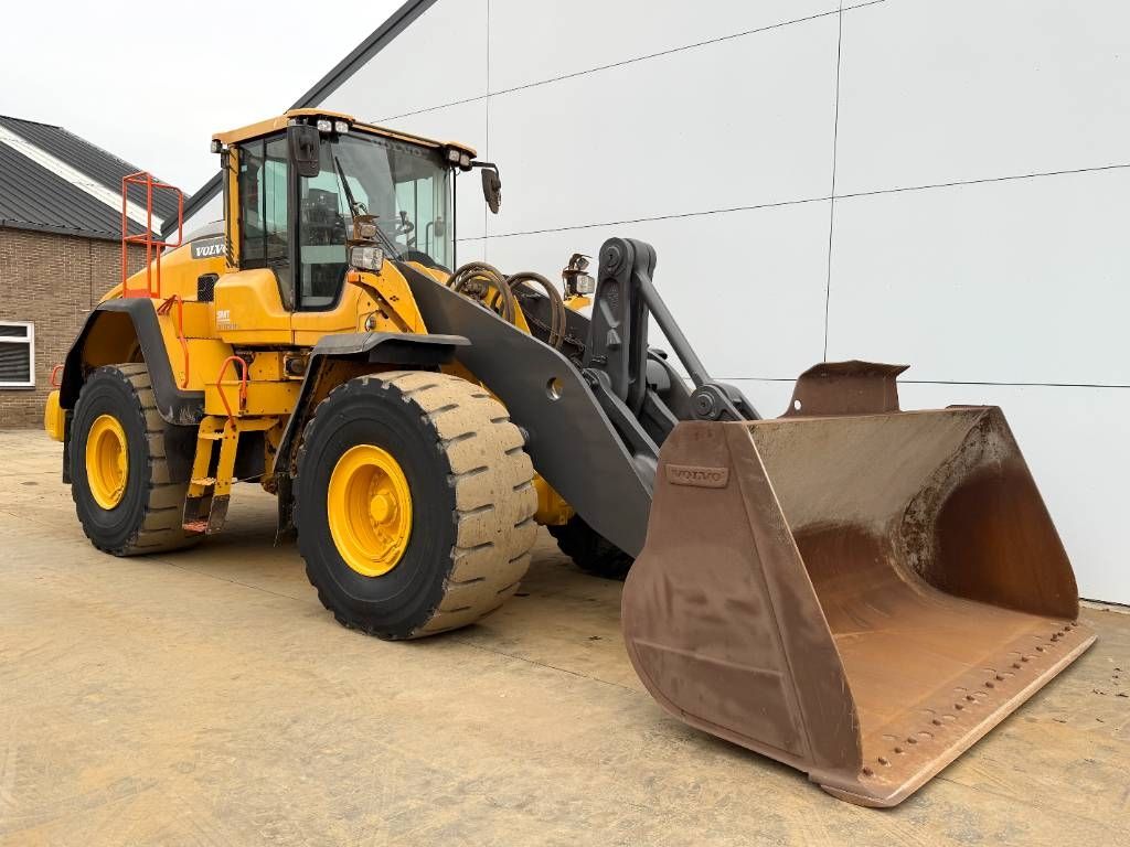 Volvo L150H - Weight System / Backup Camera