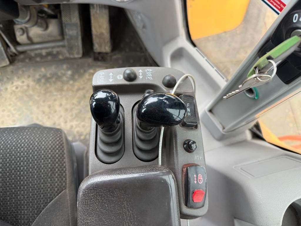 Volvo L150H - Weight System / Backup Camera