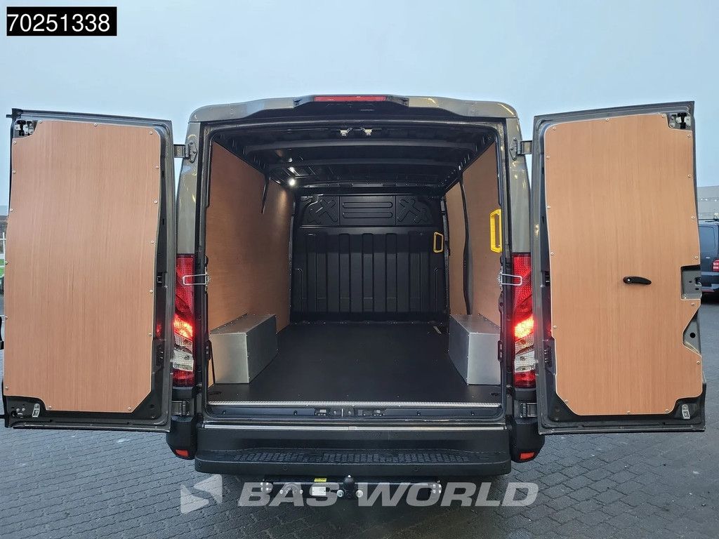 Iveco Daily 35S21 3.0L Automaat L2H1 210PK Laag Dak 2025-Model 3,5t Trekhaak ACC Navi LED Camera Parkeersensoren Euro6 L2 9m3 Airco Trekhaak