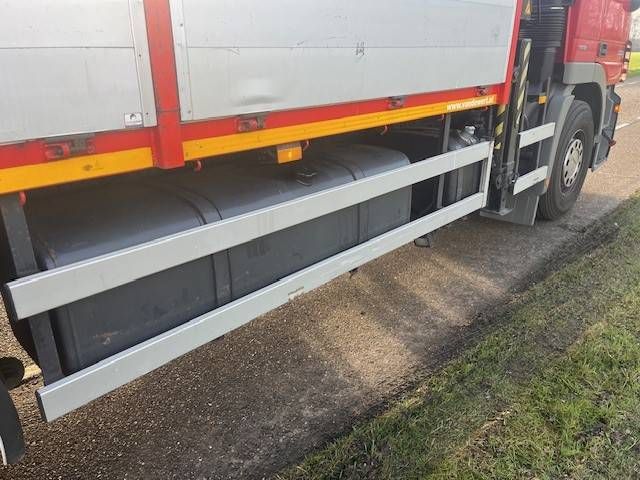 Crane truck Mercedes-Benz Actros 2832 6x2 Diesel 2006