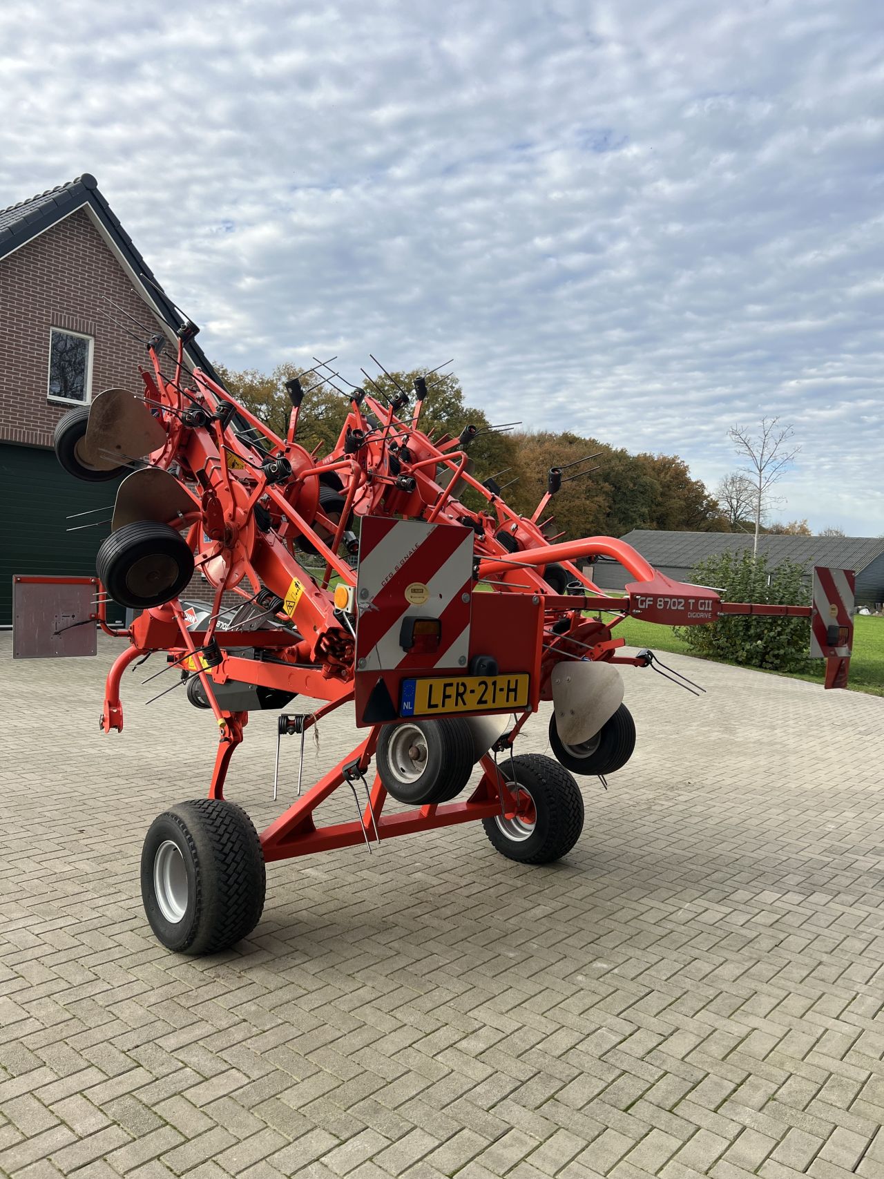 Kuhn GF8702T GII getrokken schudder