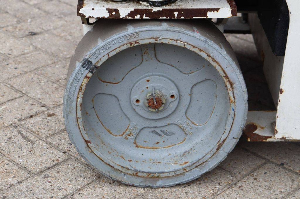 Scissor lift Genie GS-2032 Electric 8m 2013