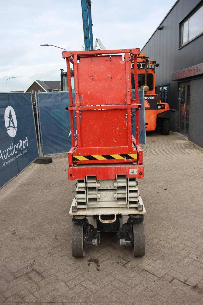 JLG 2032ES Electric Scissor Lift 2016