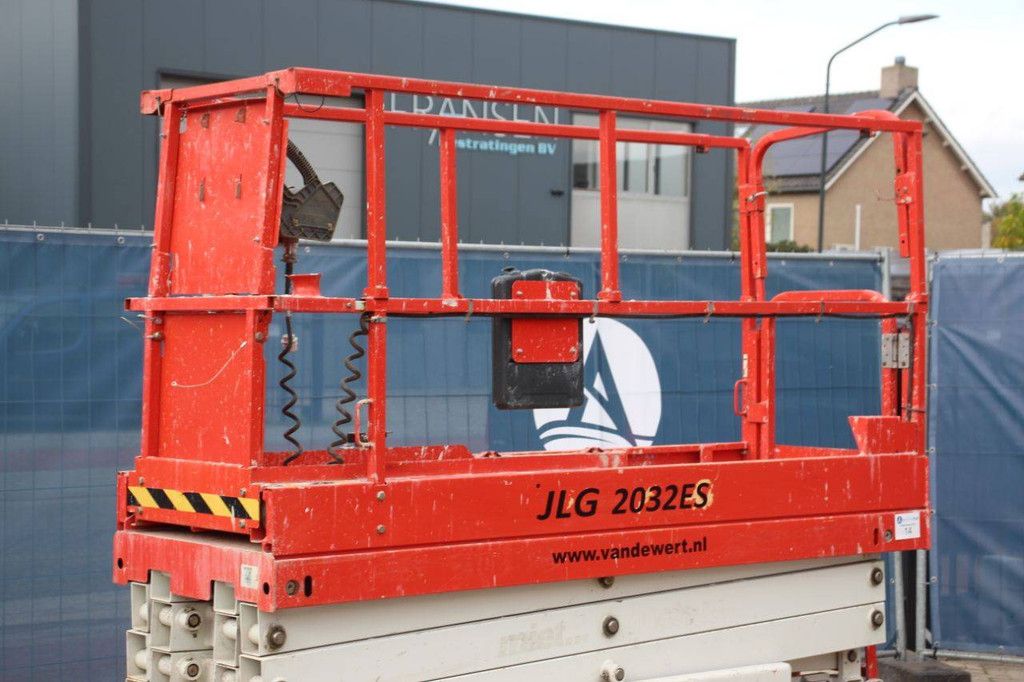 JLG 2032ES Electric Scissor Lift 2016