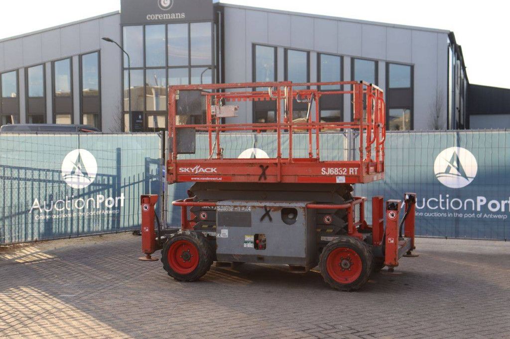 Scissor lift Skyjack SJ6832RT Diesel 12m 2015