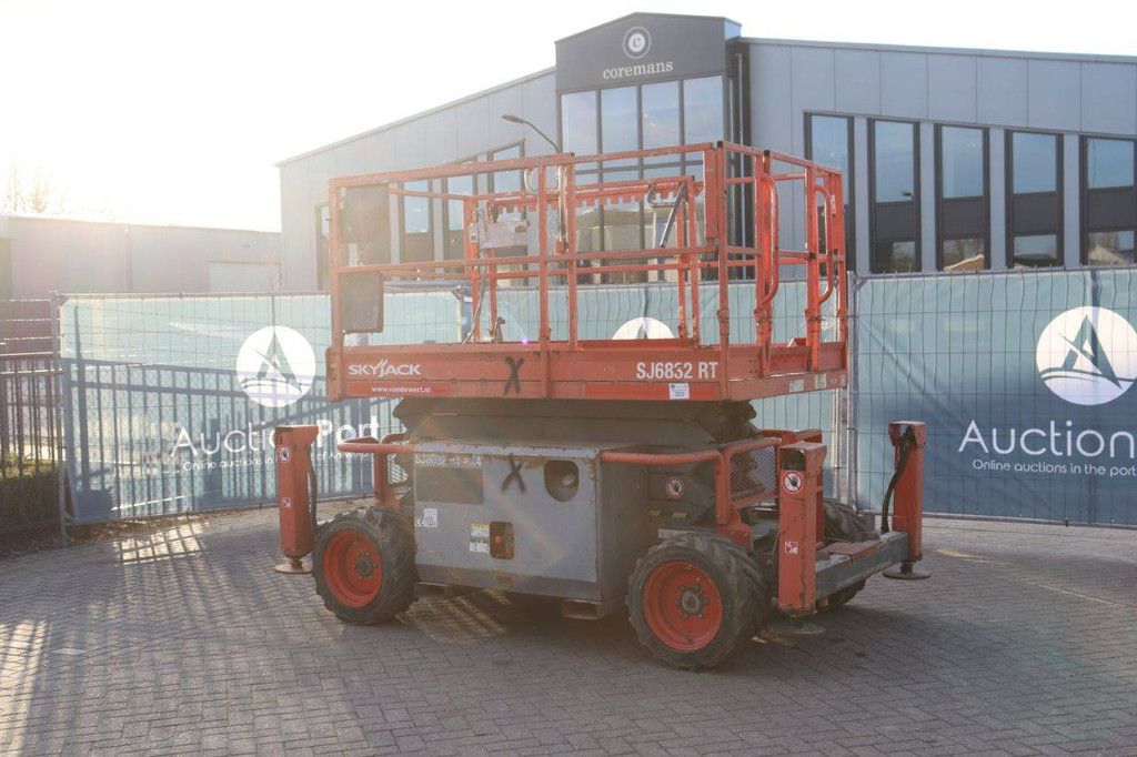 Scissor lift Skyjack SJ6832RT Diesel 12m 2015