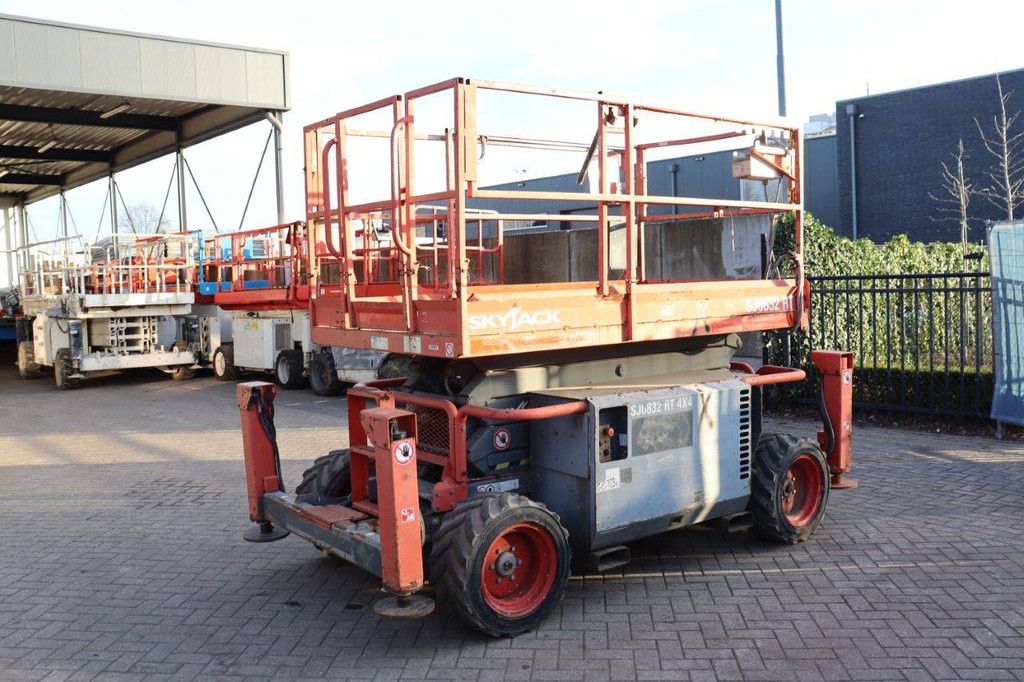 Scissor lift Skyjack SJ6832RT Diesel 12m 2015