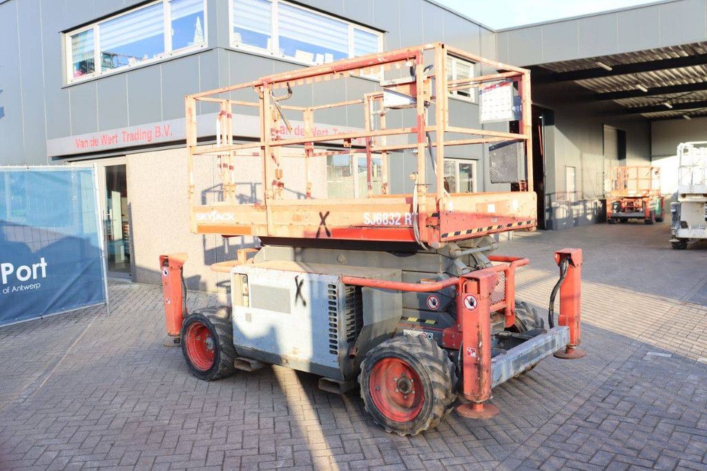 Scissor lift Skyjack SJ6832RT Diesel 12m 2015