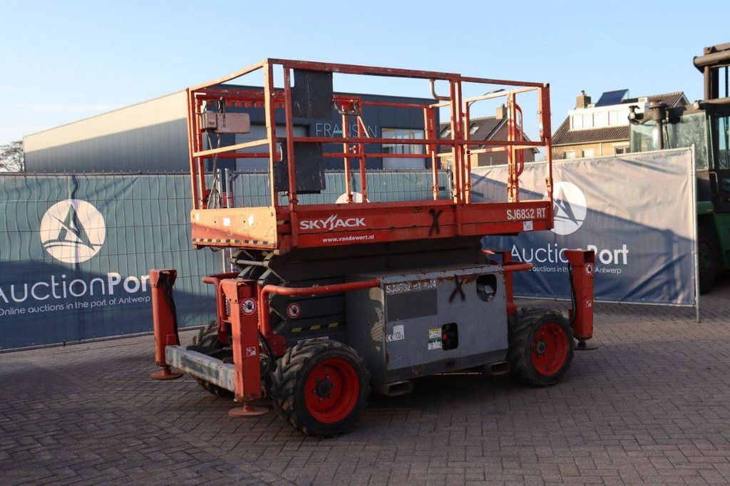 Scissor lift Skyjack SJ6832RT Diesel 12m 2015